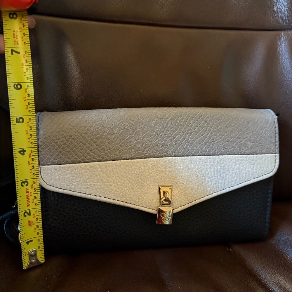 Jessica Simpson Crossbody Bag-embossed Black, Gray, and off White EUC - Picture 2 of 10